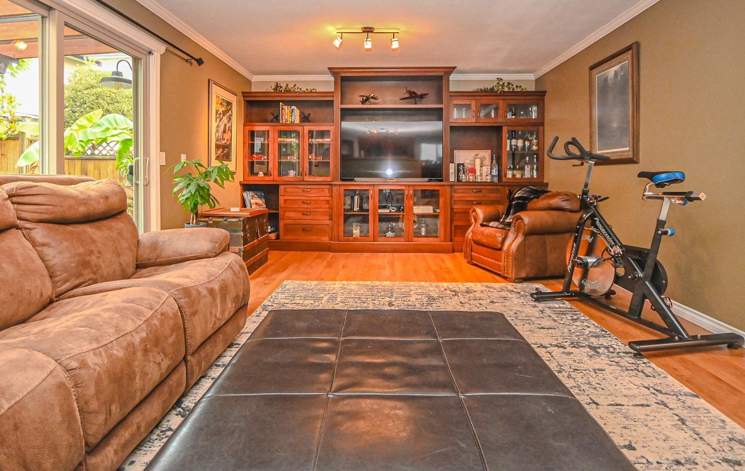 1936 leacock street family room