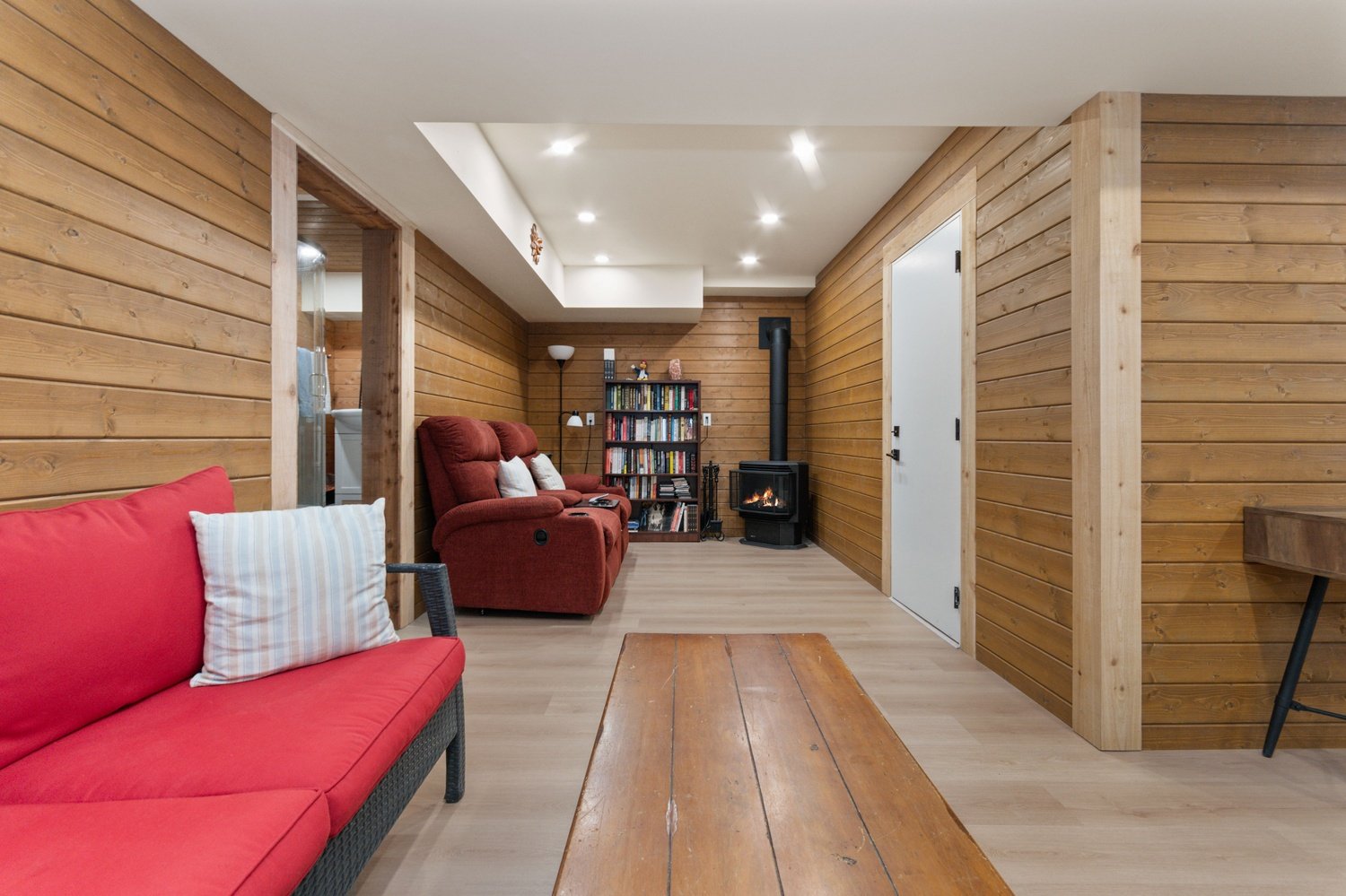 Cabin style recreation room