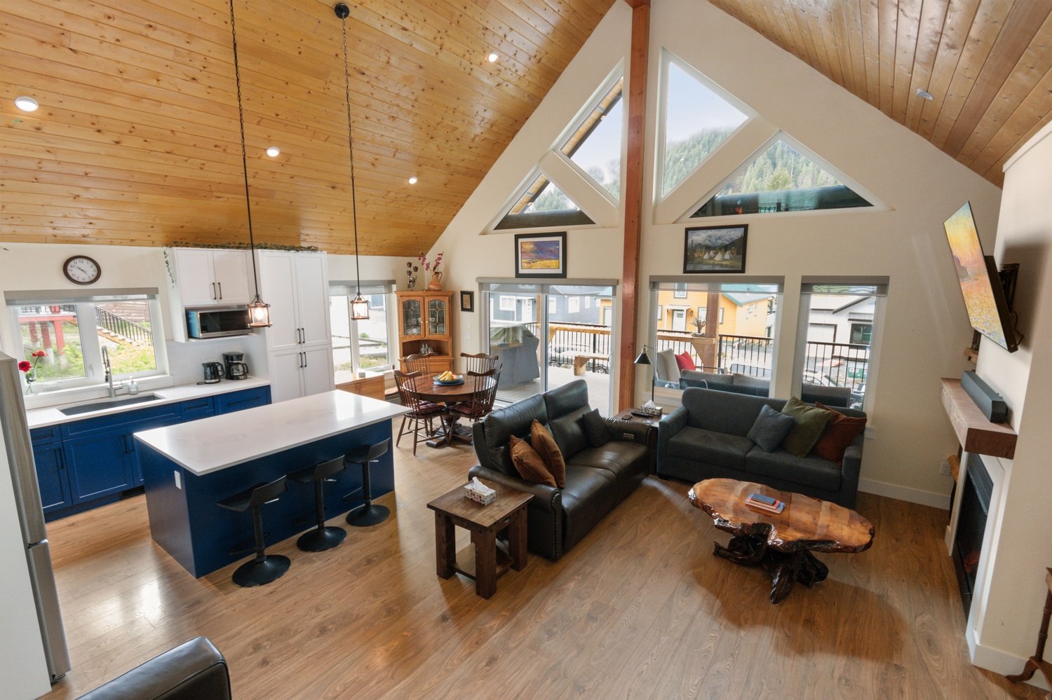 Great room with mountain views