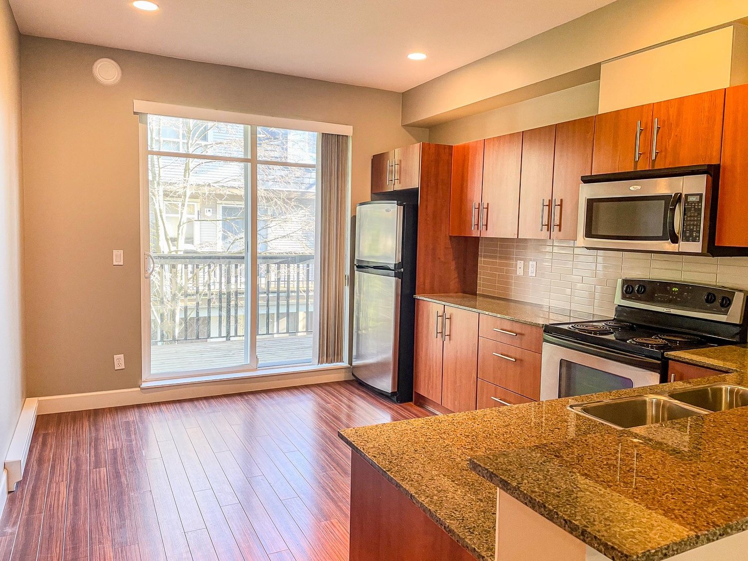 Bright Modern Kitchen