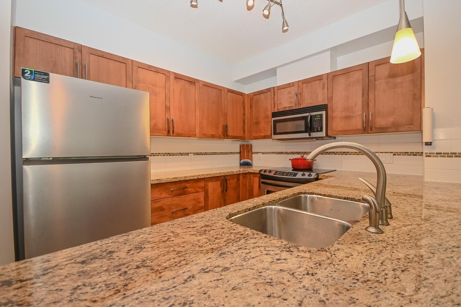 221-12350 Harris Road Kitchen